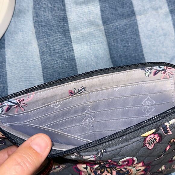 VB Felicity Paisley Gray Pink White Fuchsia Quilted Floral Zip Wristlet Wallet - Picture 10 of 12